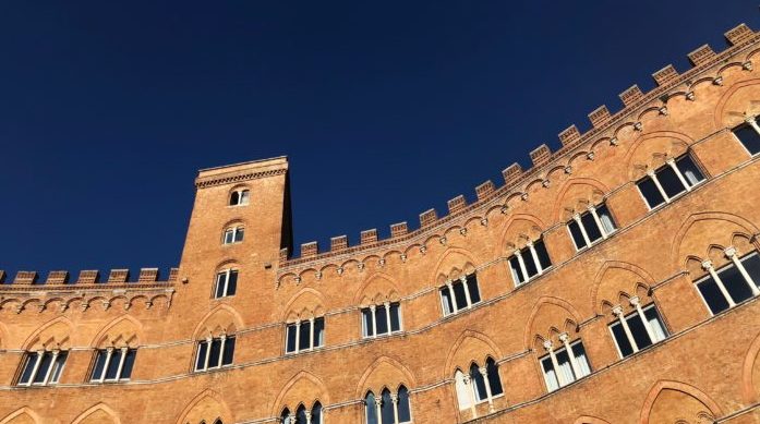 foto con sezione dei palazzi storici di piazza del campo